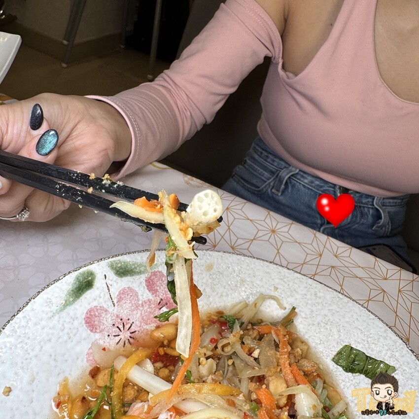 新竹市東區新竹艾薇越式河粉Phở Chị Vy 這家可能是新竹越南料理的天花板！ 餐酒館風精緻越南料理！ 必推石鍋生滾牛肉河粉！ 必吃手作香蘭葉榴槤蛋糕！ (菜單營業時間地址電話) - 跟著踢小米吃喝