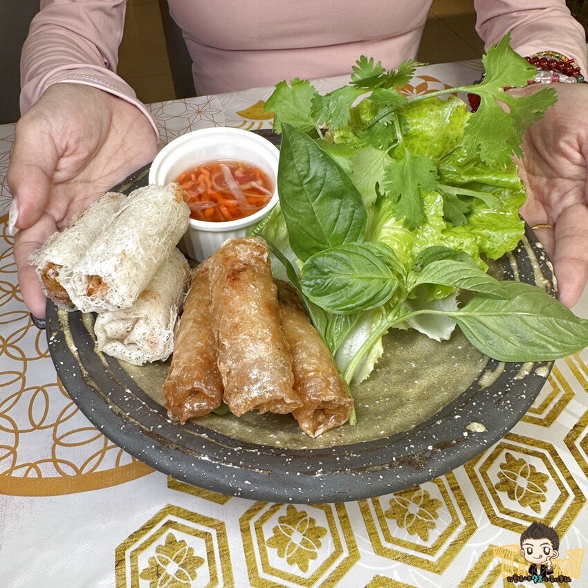 新竹市東區新竹艾薇越式河粉Phở Chị Vy 這家可能是新竹越南料理的天花板！ 餐酒館風精緻越南料理！ 必推石鍋生滾牛肉河粉！ 必吃手作香蘭葉榴槤蛋糕！ (菜單營業時間地址電話) - 跟著踢小米吃喝