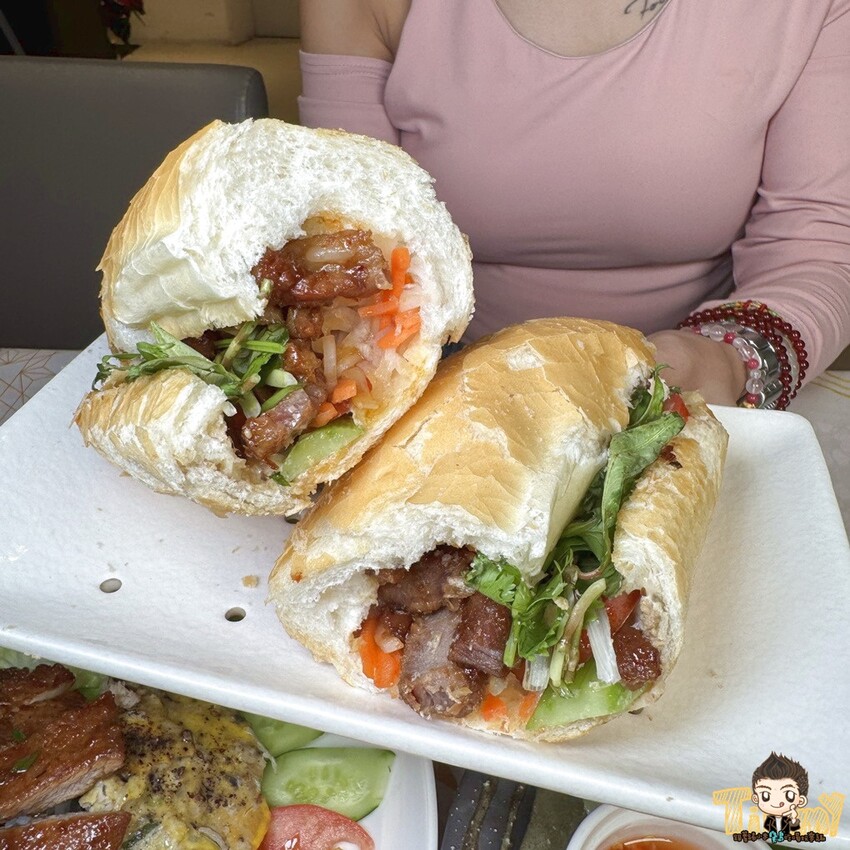 新竹市東區新竹艾薇越式河粉Phở Chị Vy 這家可能是新竹越南料理的天花板！ 餐酒館風精緻越南料理！ 必推石鍋生滾牛肉河粉！ 必吃手作香蘭葉榴槤蛋糕！ (菜單營業時間地址電話) - 跟著踢小米吃喝