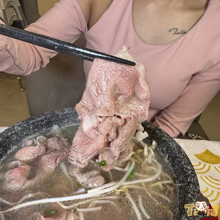 新竹市東區新竹艾薇越式河粉Phở Chị Vy 這家可能是新竹越南料理的天花板！ 餐酒館風精緻越南料理！ 必推石鍋生滾牛肉河粉！ 必吃手作香蘭葉榴槤蛋糕！ (菜單營業時間地址電話) - 跟著踢小米吃喝