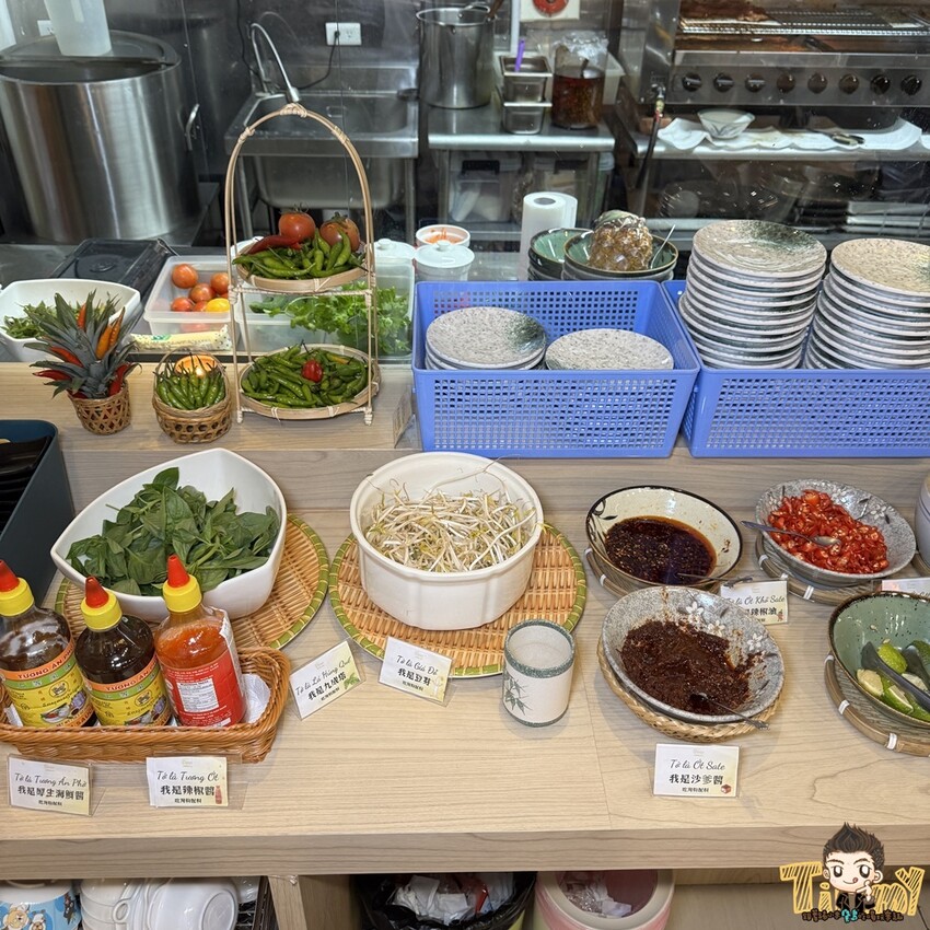 新竹市東區新竹艾薇越式河粉Phở Chị Vy 這家可能是新竹越南料理的天花板！ 餐酒館風精緻越南料理！ 必推石鍋生滾牛肉河粉！ 必吃手作香蘭葉榴槤蛋糕！ (菜單營業時間地址電話) - 跟著踢小米吃喝