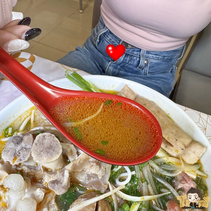 新竹市東區新竹艾薇越式河粉Phở Chị Vy 這家可能是新竹越南料理的天花板！ 餐酒館風精緻越南料理！ 必推石鍋生滾牛肉河粉！ 必吃手作香蘭葉榴槤蛋糕！ (菜單營業時間地址電話) - 跟著踢小米吃喝