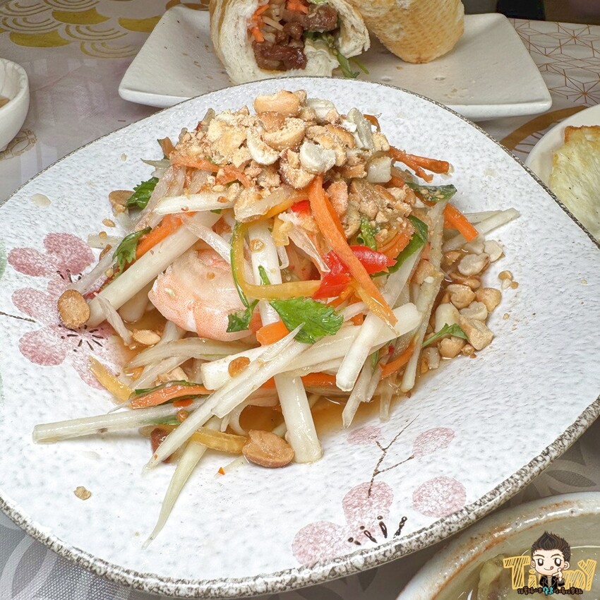 新竹市東區新竹艾薇越式河粉Phở Chị Vy 這家可能是新竹越南料理的天花板！ 餐酒館風精緻越南料理！ 必推石鍋生滾牛肉河粉！ 必吃手作香蘭葉榴槤蛋糕！ (菜單營業時間地址電話) - 跟著踢小米吃喝