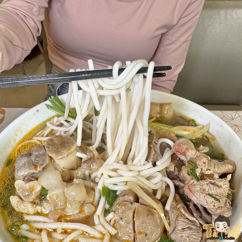 新竹市東區新竹艾薇越式河粉Phở Chị Vy 這家可能是新竹越南料理的天花板！ 餐酒館風精緻越南料理！ 必推石鍋生滾牛肉河粉！ 必吃手作香蘭葉榴槤蛋糕！ (菜單營業時間地址電話) - 跟著踢小米吃喝