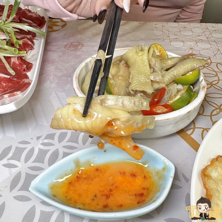 新竹市東區新竹艾薇越式河粉Phở Chị Vy 這家可能是新竹越南料理的天花板！ 餐酒館風精緻越南料理！ 必推石鍋生滾牛肉河粉！ 必吃手作香蘭葉榴槤蛋糕！ (菜單營業時間地址電話) - 跟著踢小米吃喝