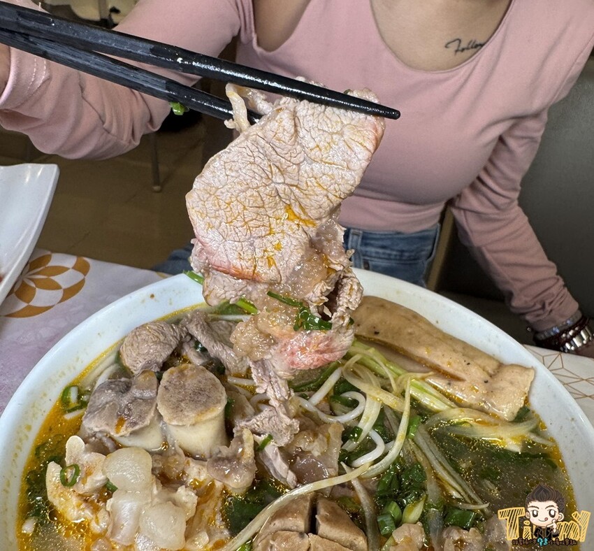 新竹市東區新竹艾薇越式河粉Phở Chị Vy 這家可能是新竹越南料理的天花板！ 餐酒館風精緻越南料理！ 必推石鍋生滾牛肉河粉！ 必吃手作香蘭葉榴槤蛋糕！ (菜單營業時間地址電話) - 跟著踢小米吃喝