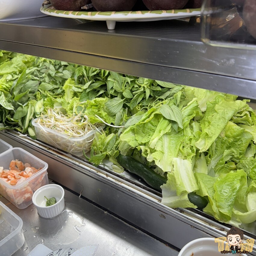 新竹市東區新竹艾薇越式河粉Phở Chị Vy 這家可能是新竹越南料理的天花板！ 餐酒館風精緻越南料理！ 必推石鍋生滾牛肉河粉！ 必吃手作香蘭葉榴槤蛋糕！ (菜單營業時間地址電話) - 跟著踢小米吃喝