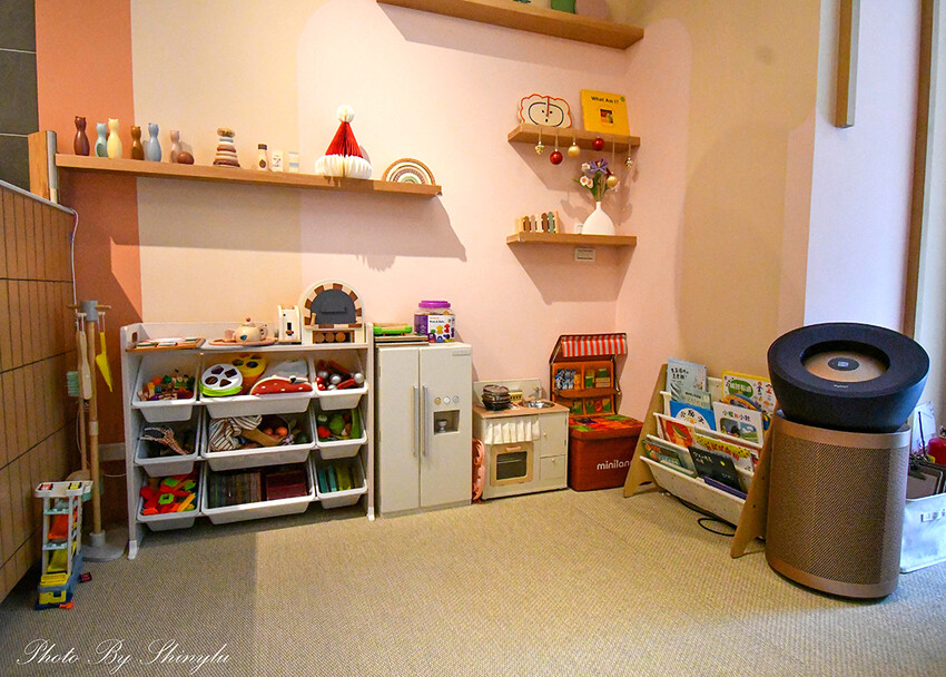 餐點以日式小缽為主，精緻又好吃，店內有親子友善遊戲區