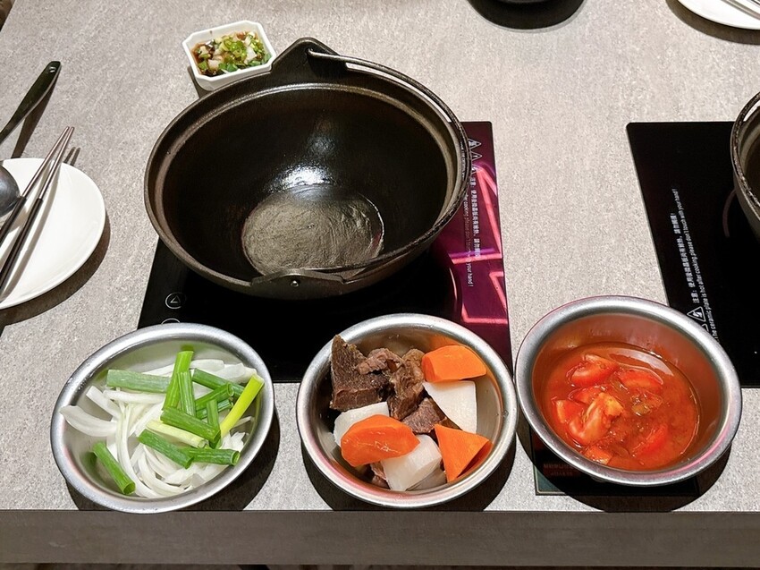 [美食] 狂一鍋 ♥  新北中和爆紅到全台灣 火鍋界新傳奇 