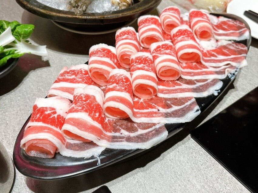[美食] 狂一鍋 ♥  新北中和爆紅到全台灣 火鍋界新傳奇 