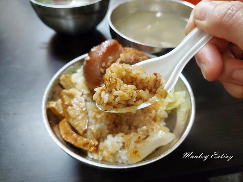 【台中神岡】大胖腳庫飯│清泉崗旁隱藏版小吃，肥嫩腳庫飯入口即化。炒麵豬血湯也很不錯~ - 貪吃猴的幻想