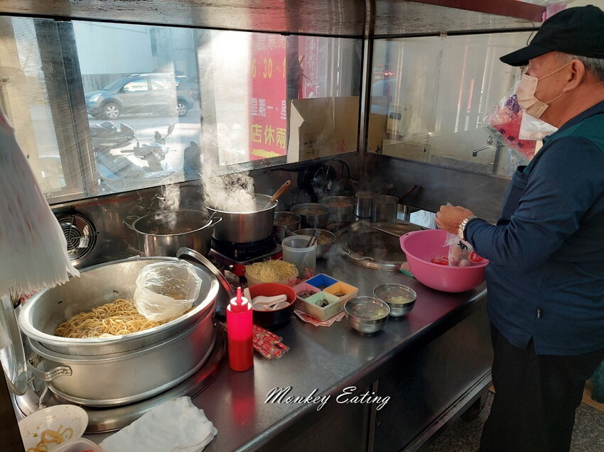 【台中神岡】大胖腳庫飯│清泉崗旁隱藏版小吃，肥嫩腳庫飯入口即化。炒麵豬血湯也很不錯~ - 貪吃猴的幻想