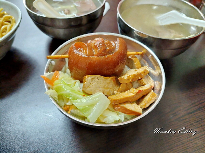 【台中神岡】大胖腳庫飯│清泉崗旁隱藏版小吃，肥嫩腳庫飯入口即化。炒麵豬血湯也很不錯~ - 貪吃猴的幻想