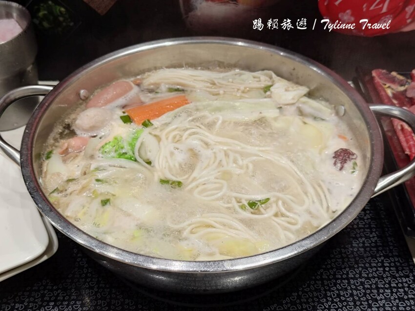 台北車站地下街「荖子鍋plus」小火鍋吃到飽！自助吧 製麵機超吸睛。