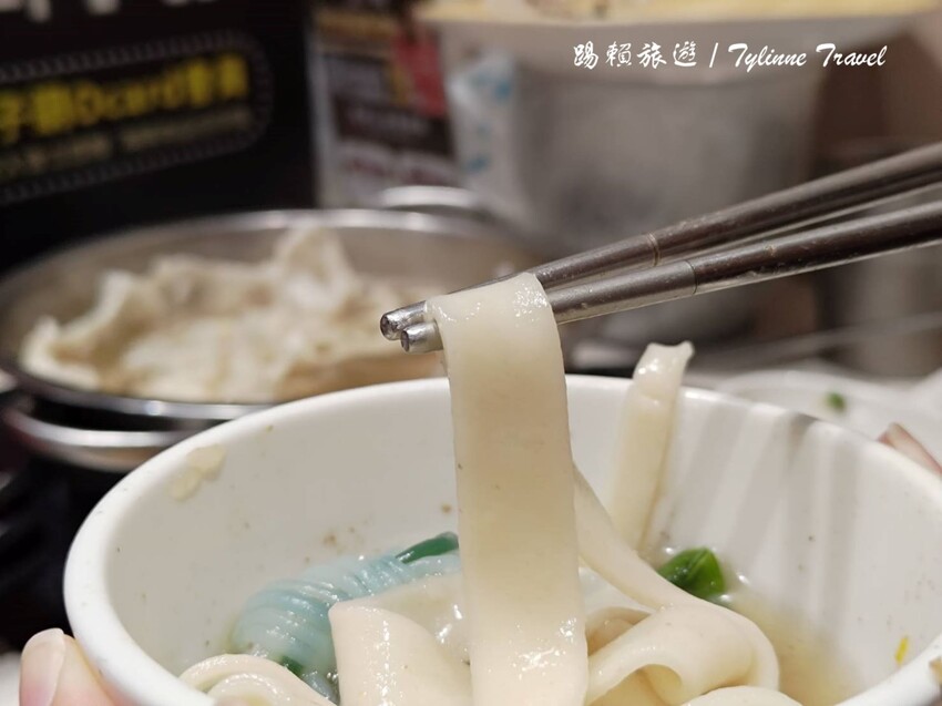 台北車站地下街「荖子鍋plus」小火鍋吃到飽！自助吧 製麵機超吸睛。