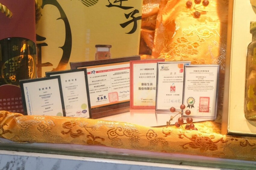 亞大 T8 銀耳｜台灣在地人氣有機銀耳品牌，平民版的燕窩養生送禮好選擇! - 肉依小姐吃什麼