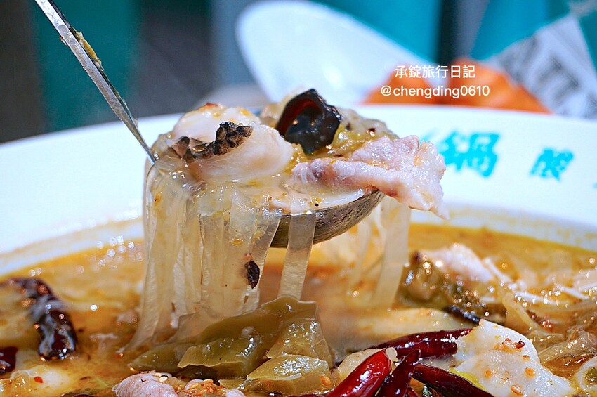 狂一鍋酸菜魚西門店|台北西門町餐廳|肉多多、明水然樂兩大新創姊妹品牌,2025樂多多集團最新力作。 - 第17張圖 台北市萬華區狂一鍋酸菜魚西門店|台北西門町餐廳|火鍋、川菜、四川重慶料理。