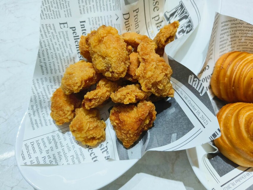 (西門町美食)肉多多、明水然樂兩大新創姊妹品牌-「狂一鍋酸菜魚」到底在紅甚麼? 用精品食尚美學， 餐體驗 風潮正夯，一口酸菜一口魚，酸辣得很自然，後韻回甘，比臉盆還大酸菜魚分量令人驚艷!