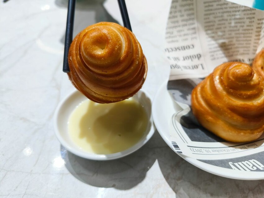 (西門町美食)肉多多、明水然樂兩大新創姊妹品牌-「狂一鍋酸菜魚」到底在紅甚麼? 用精品食尚美學， 餐體驗 風潮正夯，一口酸菜一口魚，酸辣得很自然，後韻回甘，比臉盆還大酸菜魚分量令人驚艷!