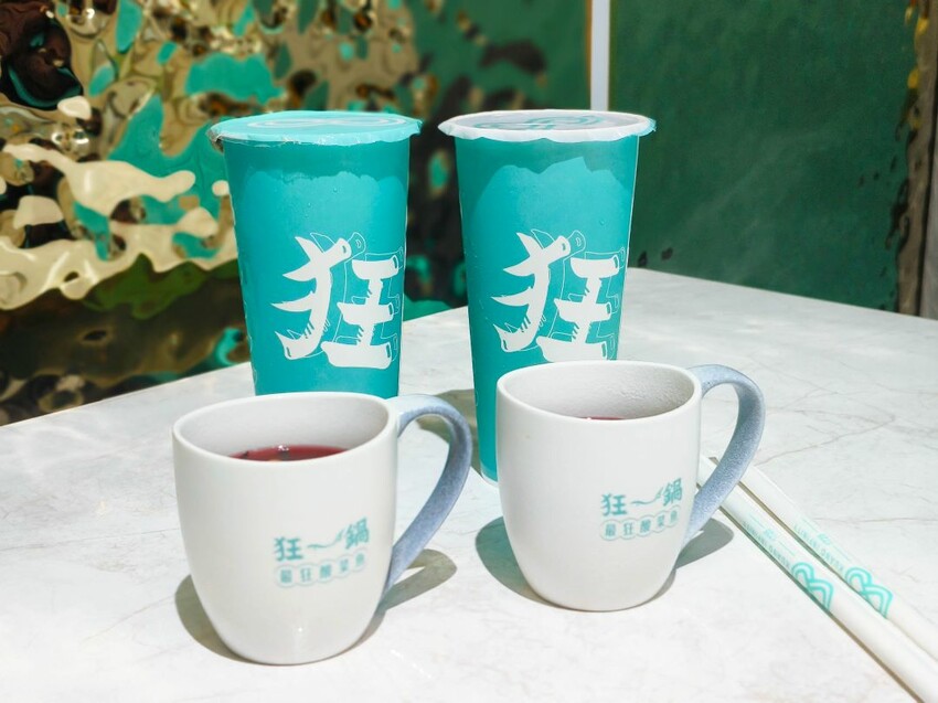 (西門町美食)肉多多、明水然樂兩大新創姊妹品牌-「狂一鍋酸菜魚」到底在紅甚麼? 用精品食尚美學， 餐體驗 風潮正夯，一口酸菜一口魚，酸辣得很自然，後韻回甘，比臉盆還大酸菜魚分量令人驚艷!