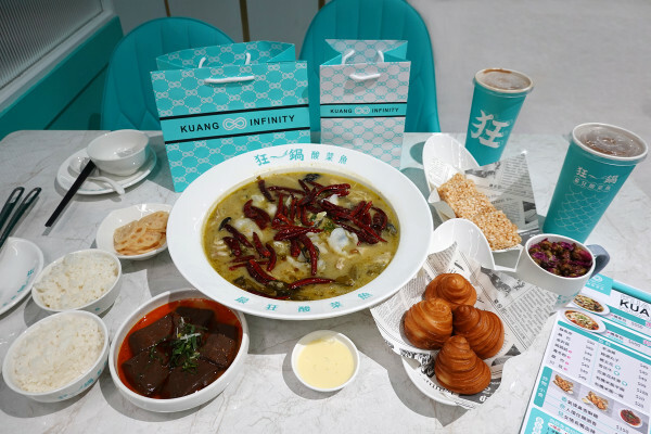 台北市萬華區精品藍時尚空間結合AI玩主廚的美味秘密-狂一鍋酸菜魚，台北爆紅的年輕時尚酸菜魚。酸菜魚很愛玩品狂一鍋美學一生