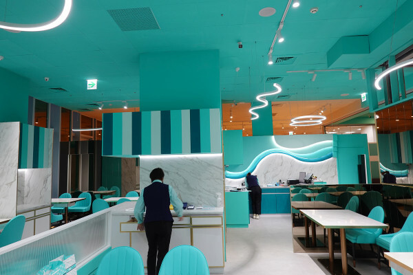 台北市萬華區精品藍時尚空間結合AI玩主廚的美味秘密-狂一鍋酸菜魚，台北爆紅的年輕時尚酸菜魚。酸菜魚很愛玩品狂一鍋美學一生