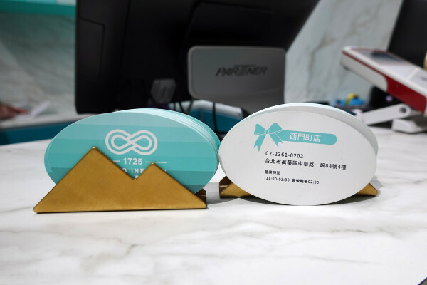 台北市萬華區精品藍時尚空間結合AI玩主廚的美味秘密-狂一鍋酸菜魚，台北爆紅的年輕時尚酸菜魚。酸菜魚很愛玩品狂一鍋美學一生