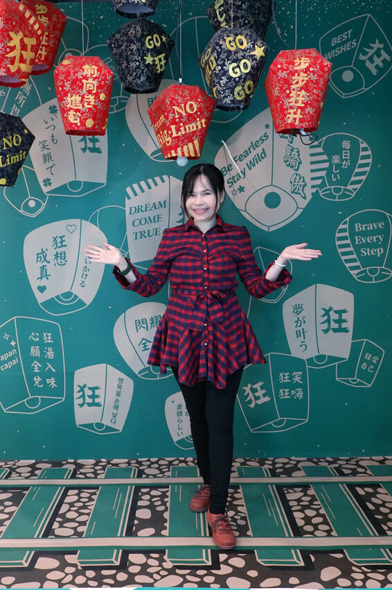 台北市萬華區精品藍時尚空間結合AI玩主廚的美味秘密-狂一鍋酸菜魚，台北爆紅的年輕時尚酸菜魚。酸菜魚很愛玩品狂一鍋美學一生