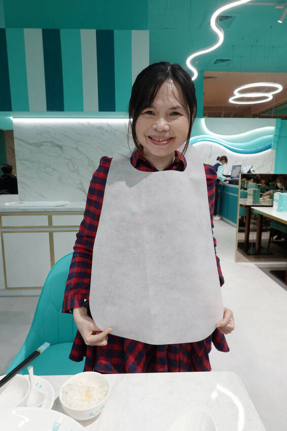 台北市萬華區精品藍時尚空間結合AI玩主廚的美味秘密-狂一鍋酸菜魚，台北爆紅的年輕時尚酸菜魚。酸菜魚很愛玩品狂一鍋美學一生