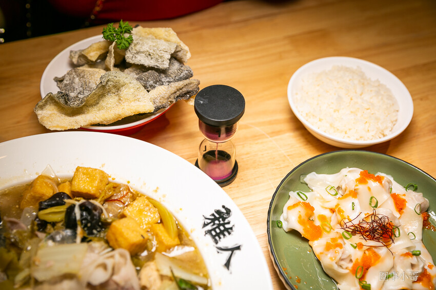 稚人酸菜魚-香酸均衡風味十足的酸菜魚太美味了，還有超狂的榴槤魚……啊娘喂啊～～也太母湯了!（邀約 @圍事小哥的幸福相框