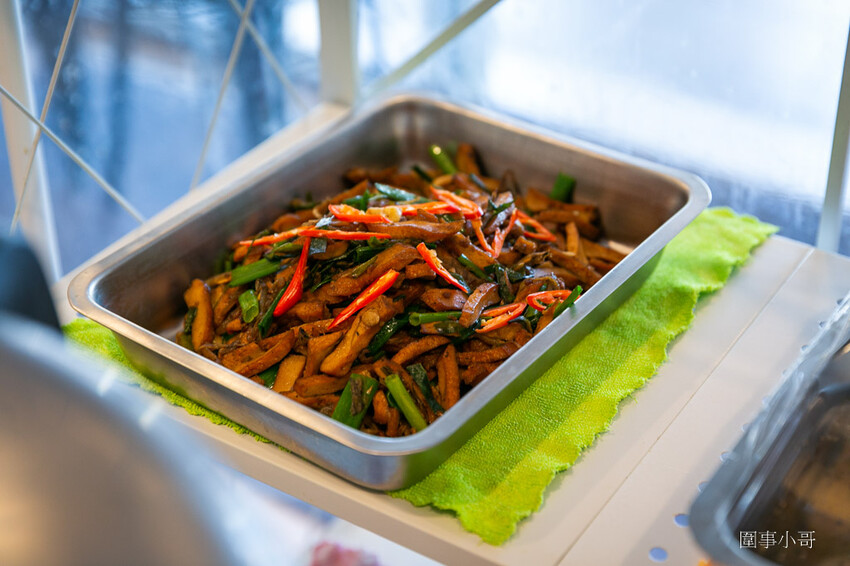 中壢太子鎮美食-饗福便當,沒有看板的小小便當店,但竟然能吃到餐廳等級的精緻菜餚!!!還有各式真空冷凍包裝的各種菜色可以選購。 @圍事小哥的幸福相框 中壢太子鎮美食-饗福便當,沒有看板的小小便當店,但竟然能吃到餐廳等級的精緻菜餚!!!還有各式真空冷凍包裝的各種菜色可以選購。 @圍事小哥的幸福相框