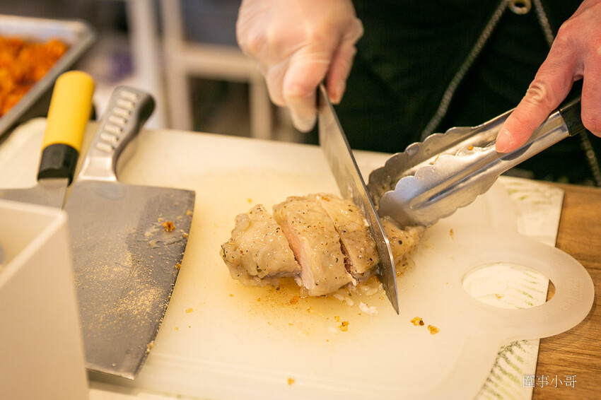 中壢太子鎮美食-饗福便當,沒有看板的小小便當店,但竟然能吃到餐廳等級的精緻菜餚!!!還有各式真空冷凍包裝的各種菜色可以選購。 @圍事小哥的幸福相框 中壢太子鎮美食-饗福便當,沒有看板的小小便當店,但竟然能吃到餐廳等級的精緻菜餚!!!還有各式真空冷凍包裝的各種菜色可以選購。 @圍事小哥的幸福相框
