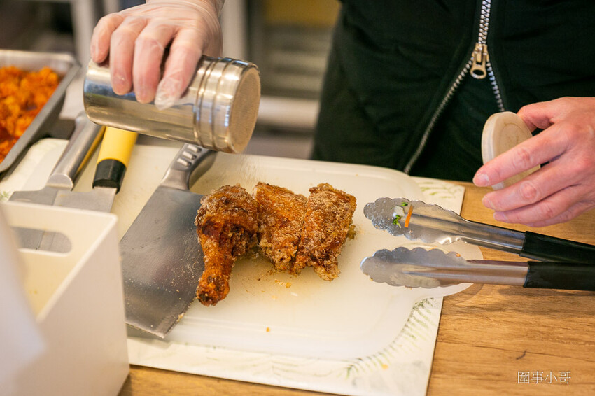 中壢太子鎮美食-饗福便當,沒有看板的小小便當店,但竟然能吃到餐廳等級的精緻菜餚!!!還有各式真空冷凍包裝的各種菜色可以選購。 @圍事小哥的幸福相框 中壢太子鎮美食-饗福便當,沒有看板的小小便當店,但竟然能吃到餐廳等級的精緻菜餚!!!還有各式真空冷凍包裝的各種菜色可以選購。 @圍事小哥的幸福相框