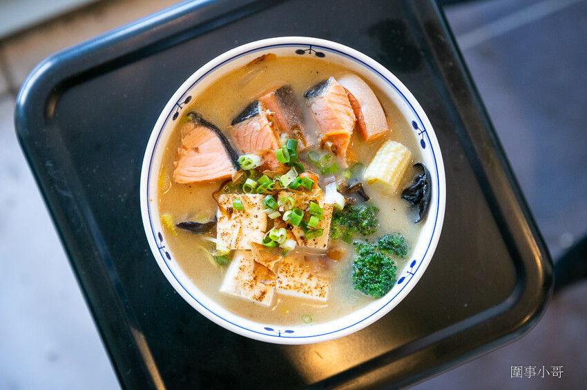 中壢太子鎮美食-饗福便當,沒有看板的小小便當店,但竟然能吃到餐廳等級的精緻菜餚!!!還有各式真空冷凍包裝的各種菜色可以選購。 @圍事小哥的幸福相框 中壢太子鎮美食-饗福便當,沒有看板的小小便當店,但竟然能吃到餐廳等級的精緻菜餚!!!還有各式真空冷凍包裝的各種菜色可以選購。 @圍事小哥的幸福相框