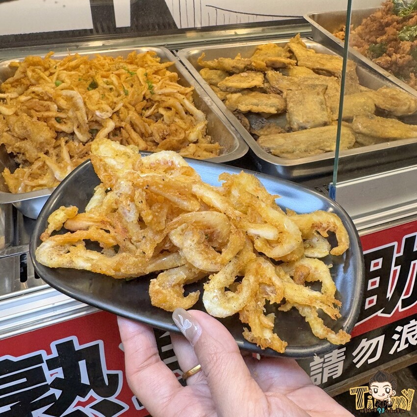 新竹縣竹北市新竹縣竹北父山白俠粥品專賣店。超浮誇超佛心！ 最低只要85元的粥品就可享炸海鮮自助吧吃到飽！ 假日加碼炸雞肉串吃到爽！ 外帶粥品再給你紙袋炸海鮮裝好裝滿！ (菜單營業時間地址電話) - 跟