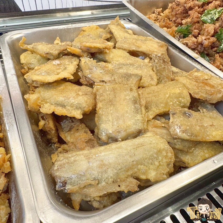 新竹縣竹北市新竹縣竹北父山白俠粥品專賣店。超浮誇超佛心！ 最低只要85元的粥品就可享炸海鮮自助吧吃到飽！ 假日加碼炸雞肉串吃到爽！ 外帶粥品再給你紙袋炸海鮮裝好裝滿！ (菜單營業時間地址電話) - 跟