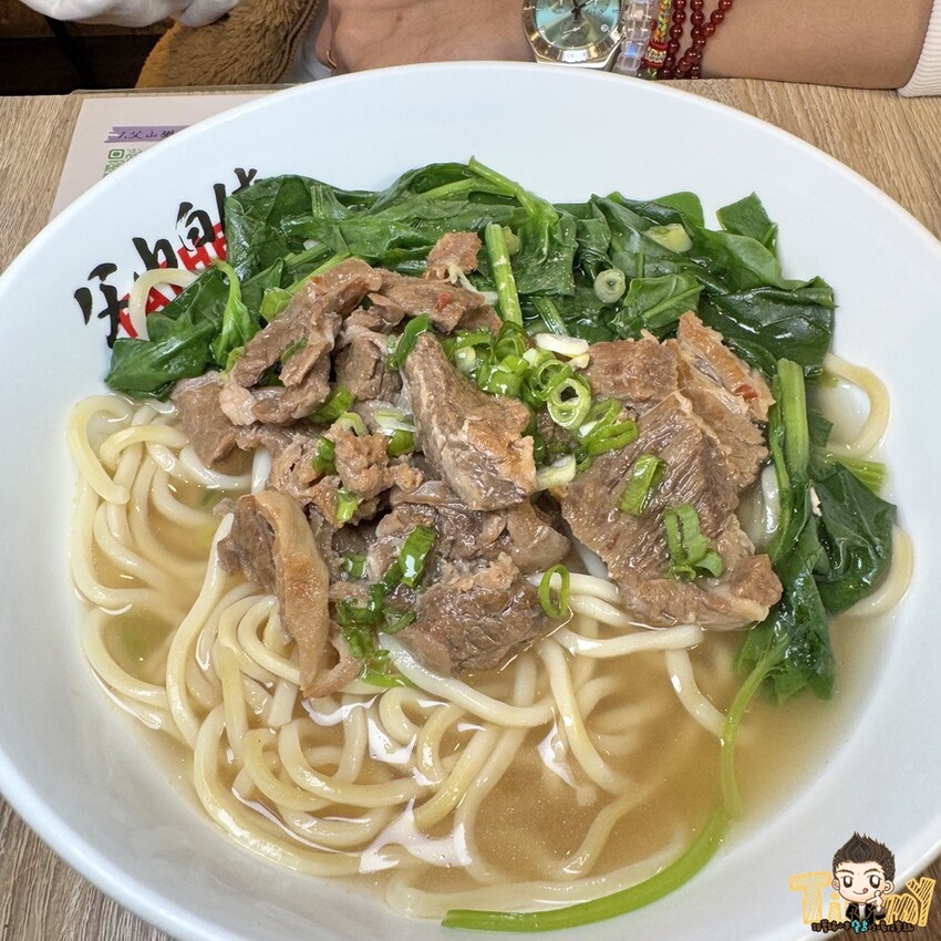 新竹縣竹北市新竹縣竹北父山白俠粥品專賣店。超浮誇超佛心！ 最低只要85元的粥品就可享炸海鮮自助吧吃到飽！ 假日加碼炸雞肉串吃到爽！ 外帶粥品再給你紙袋炸海鮮裝好裝滿！ (菜單營業時間地址電話) - 跟