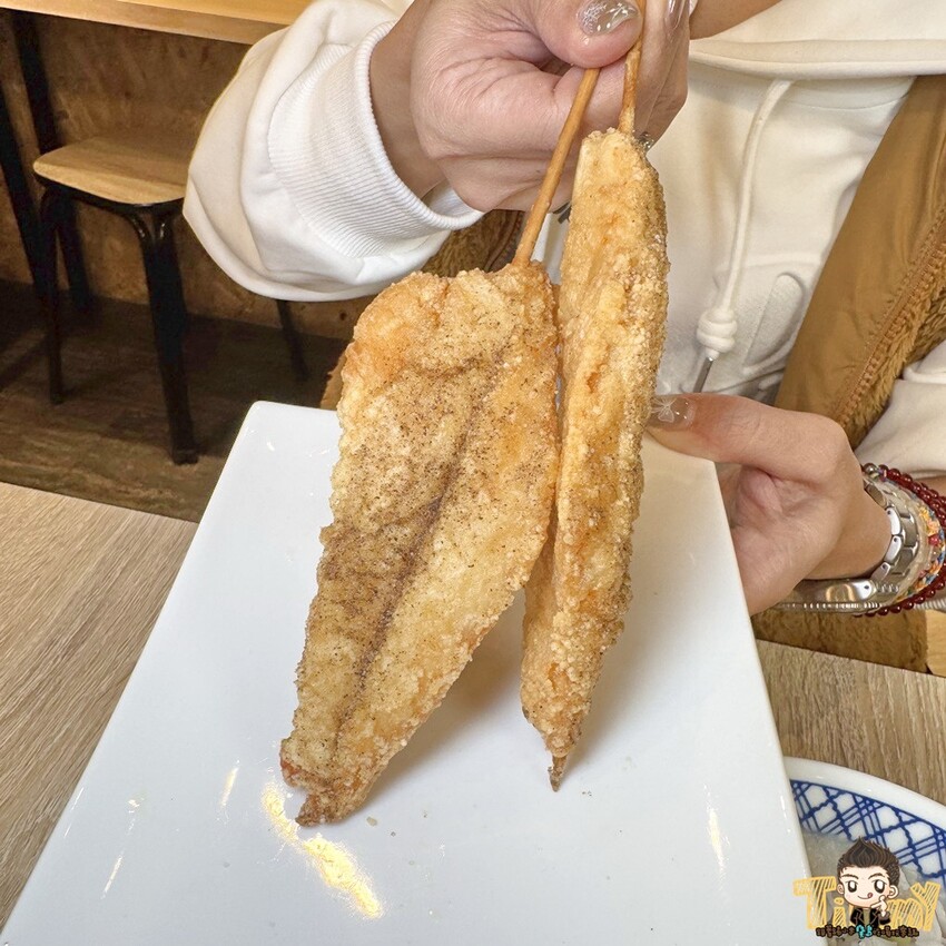 新竹縣竹北市新竹縣竹北父山白俠粥品專賣店。超浮誇超佛心！ 最低只要85元的粥品就可享炸海鮮自助吧吃到飽！ 假日加碼炸雞肉串吃到爽！ 外帶粥品再給你紙袋炸海鮮裝好裝滿！ (菜單營業時間地址電話) - 跟