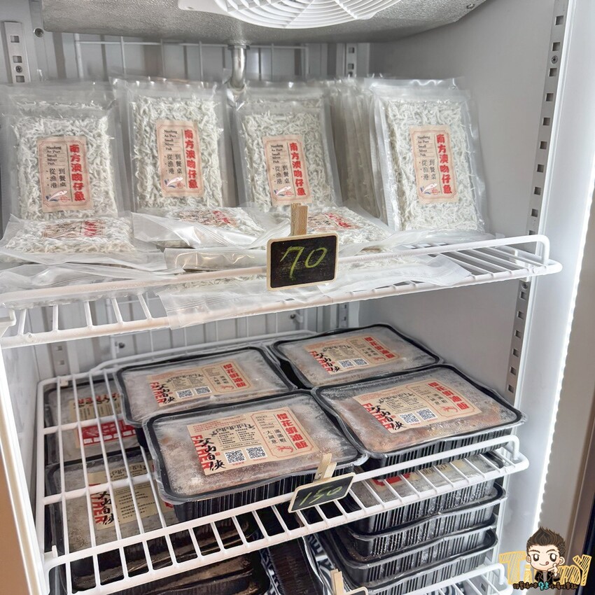 新竹縣竹北市新竹縣竹北父山白俠粥品專賣店。超浮誇超佛心！ 最低只要85元的粥品就可享炸海鮮自助吧吃到飽！ 假日加碼炸雞肉串吃到爽！ 外帶粥品再給你紙袋炸海鮮裝好裝滿！ (菜單營業時間地址電話) - 跟