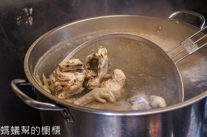 見一麵 | 台中南區七種湯頭鍋燒麵，意麵彈牙湯鮮甜、炸蛋美味！ - 螞蟻幫的櫥櫃