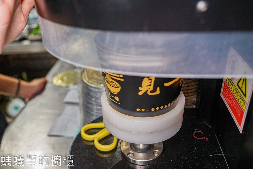 見一麵 | 台中南區七種湯頭鍋燒麵，意麵彈牙湯鮮甜、炸蛋美味！ - 螞蟻幫的櫥櫃