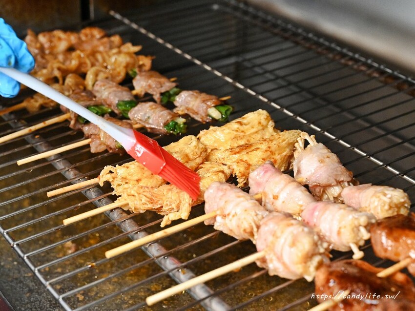 圍爐復刻食鍋太平店｜人氣古早味石頭火鍋進軍台中太平，主打超大阿嬤古早味炒鍋，營業至凌晨兩點 - 糖糖's 享食生活