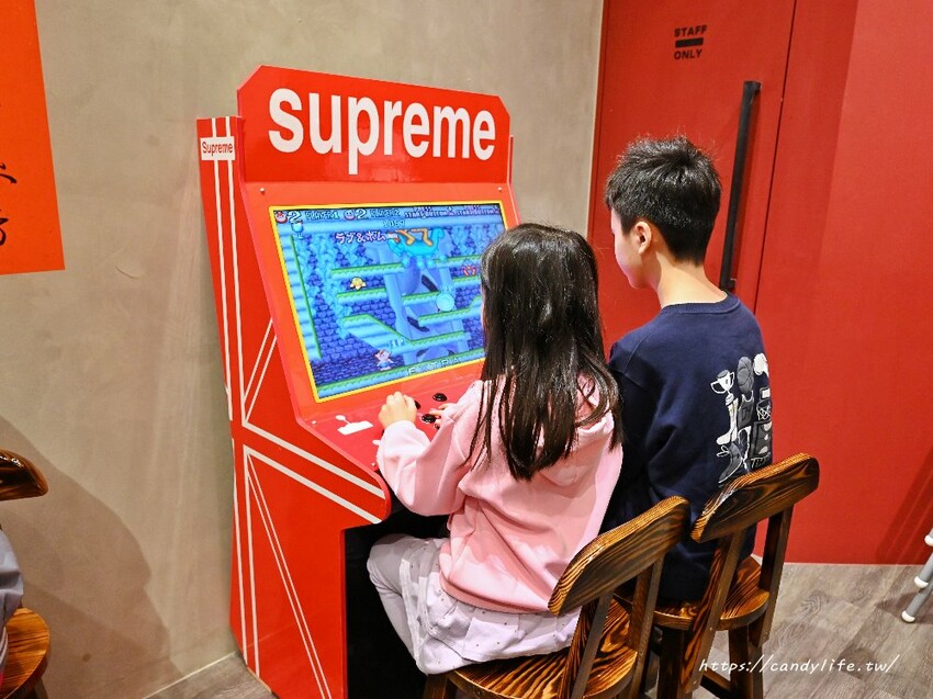 圍爐復刻食鍋太平店｜人氣古早味石頭火鍋進軍台中太平，主打超大阿嬤古早味炒鍋，營業至凌晨兩點 - 糖糖's 享食生活