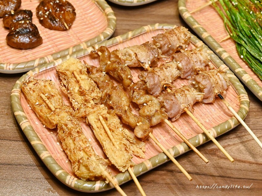 圍爐復刻食鍋太平店｜人氣古早味石頭火鍋進軍台中太平，主打超大阿嬤古早味炒鍋，營業至凌晨兩點 - 糖糖's 享食生活