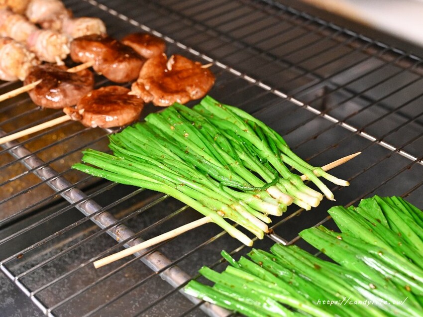 圍爐復刻食鍋太平店｜人氣古早味石頭火鍋進軍台中太平，主打超大阿嬤古早味炒鍋，營業至凌晨兩點 - 糖糖's 享食生活