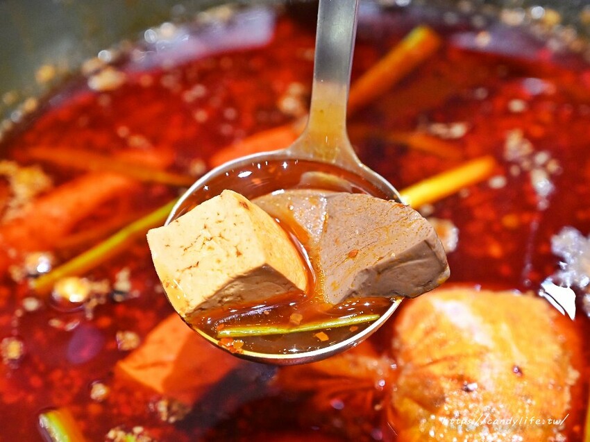 圍爐復刻食鍋太平店｜人氣古早味石頭火鍋進軍台中太平，主打超大阿嬤古早味炒鍋，營業至凌晨兩點 - 糖糖's 享食生活