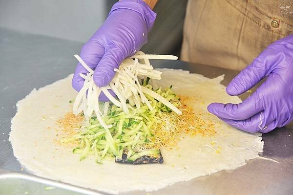 彰化輕食推薦，員濃豆漿 苜蓿芽卷，健康早餐的選擇，非基改黃豆