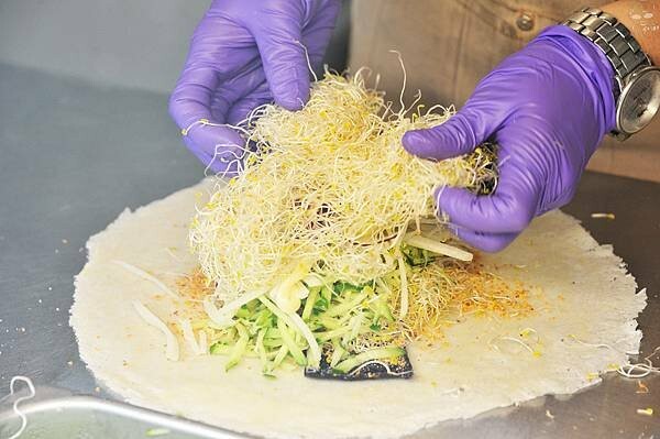 彰化輕食推薦，員濃豆漿 苜蓿芽卷，健康早餐的選擇，非基改黃豆