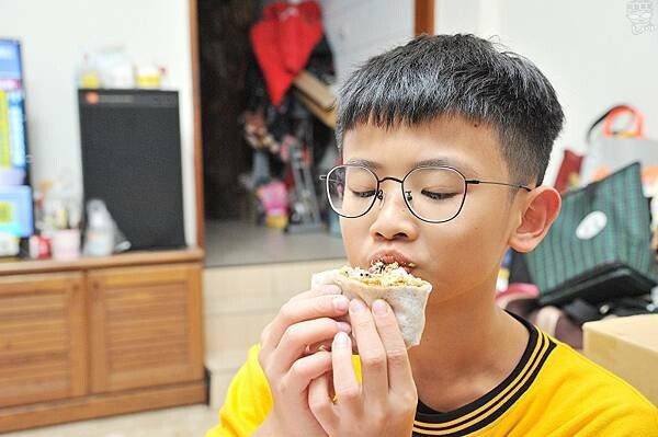 彰化輕食推薦，員濃豆漿 苜蓿芽卷，健康早餐的選擇，非基改黃豆