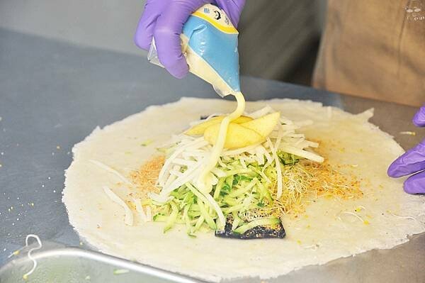 彰化輕食推薦，員濃豆漿 苜蓿芽卷，健康早餐的選擇，非基改黃豆